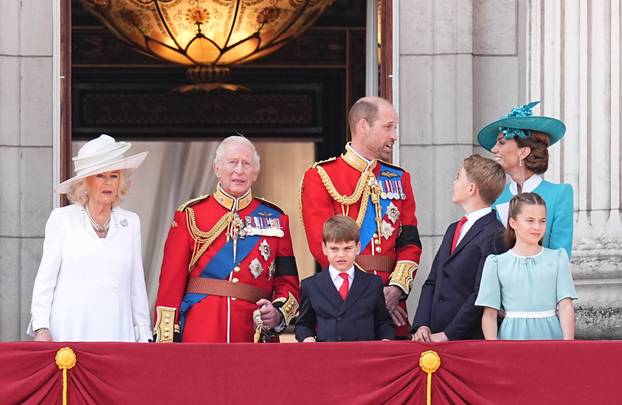 Kraljevska obitelj obilježava kraljev službeni ro?endan paradom Trooping the Colour