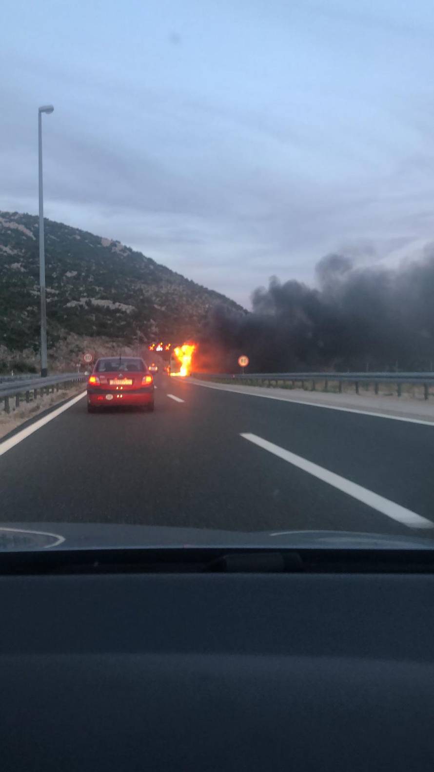 Putnici nastavili vožnju: 'Uzrok požara je bio kvar instalacija...'