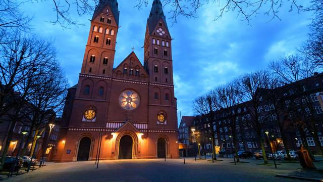 Pobunile se crkve u Njemačkoj, žele držati mise za Uskrs
