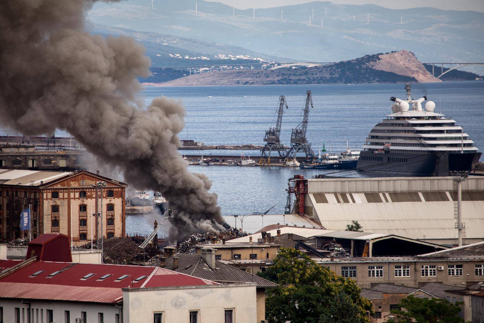 Rijeka: U teretnoj luci gorio metalni otpad