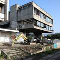 FOTO Derutna zgrada u Paromlinskoj odlazi u povijest: Stigli bageri, počinje rušenje