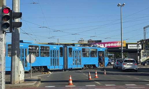 FOTO Tramvaj isko&ccaron;io iz tra&ccaron;nica