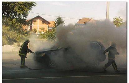 Na Aveniji Dubrava u vožnji se zapalio Volvo