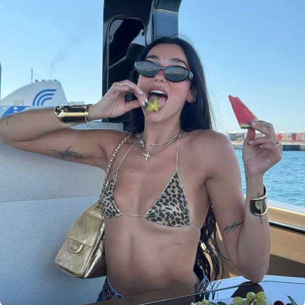 FOTO Opa! Dua Lipa pokazala je zavidnu figuru: Fanovi u deliriju