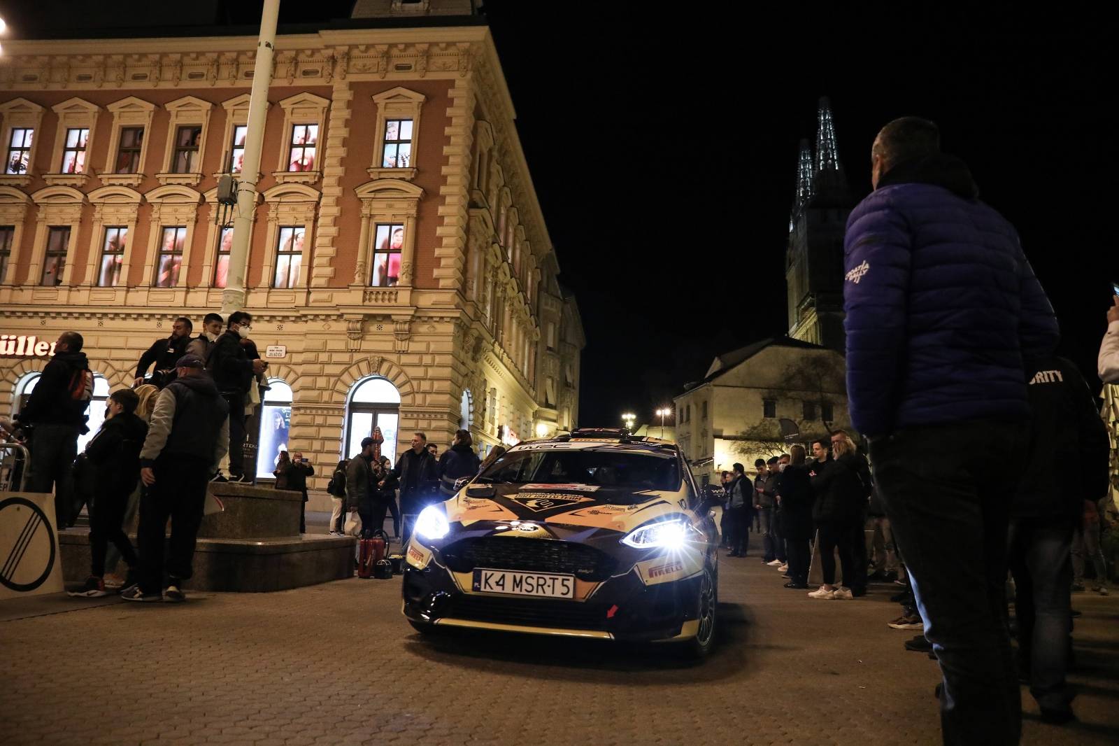 Zagreb: WRC automobili  na glavom gradskom trgu privukli veliku pažnju građana