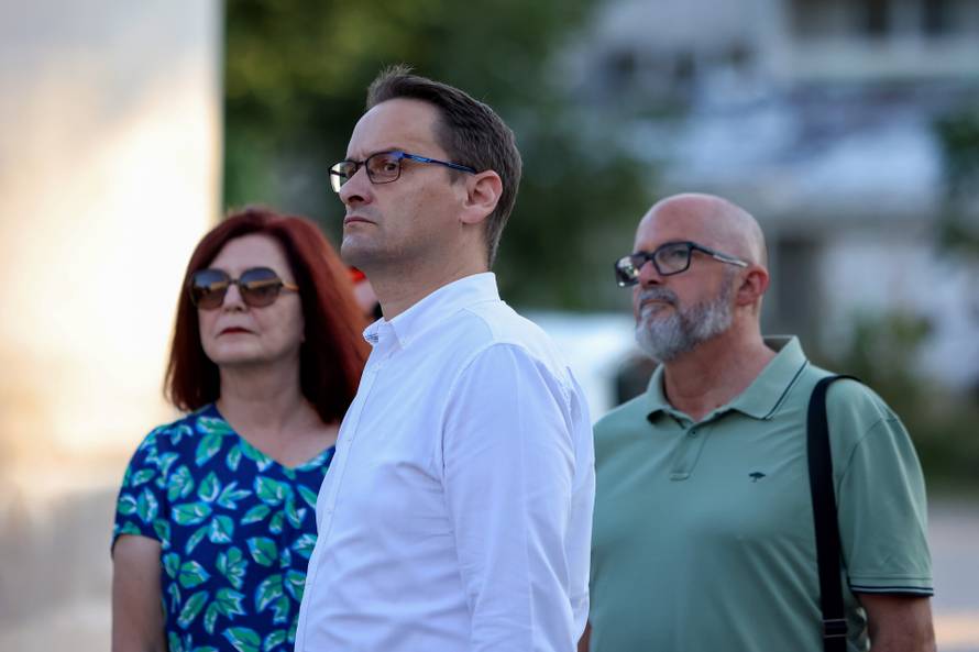 Benkovac: Organizatori benkovačkog festivala "Nosi se" koji je odgođen nakon prosvjeda branitelja održali mirni prosvjed