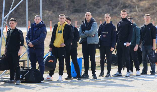 Ministar Anušić i general Kundid na prvom danu TVO-a na Slunju