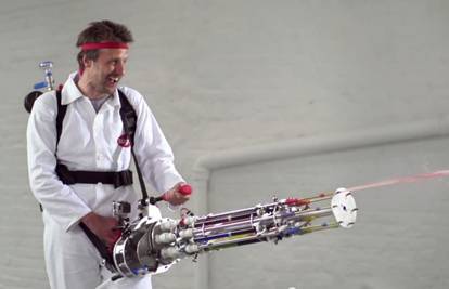 Kralj ljetne zabave: Ovaj pištolj na vodu ima 6 rotirajućih cijevi