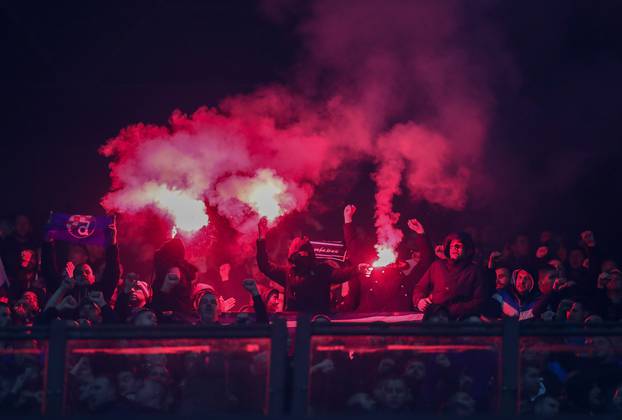 Milano: Navijači na tribinama tijekom utakmice Atalanta - GNK Dinamo