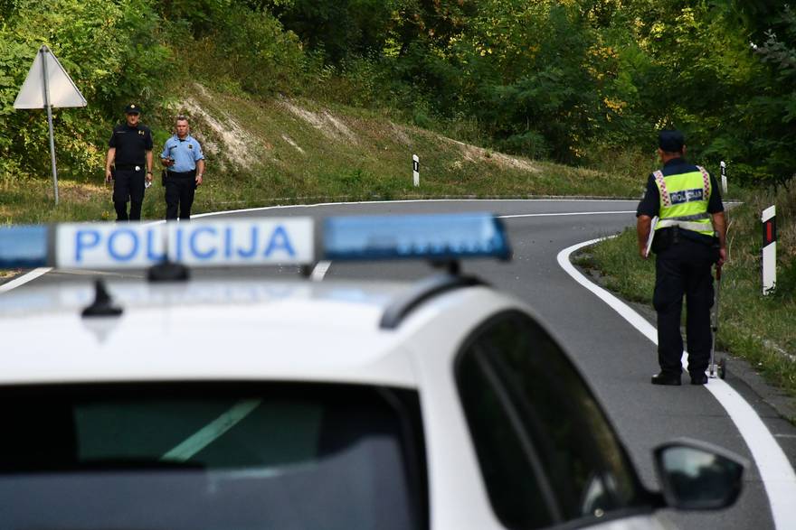 Užas kod Slavonskog Broda: Tijelo muškarca našli na cesti. Vozač ga usmrtio i pobjegao