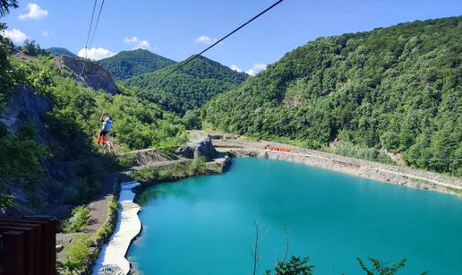 FOTO Adrenalinska atrakcija u Orahovici - zip line preko jezera!