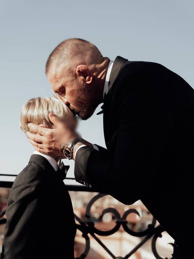 Varao ju je i silovao drugu, ona ga nije puštala. Vjenčali su se u Vatikanu. Conor objavio detalje