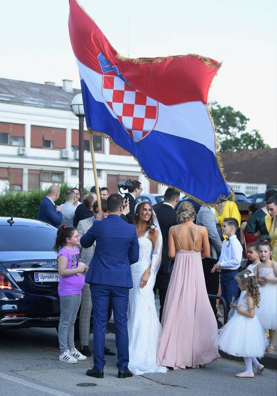 Vjenčanje boksača Filipa Hrgovića i Marinele Čaja u župi Svih svetih u Sesvetama