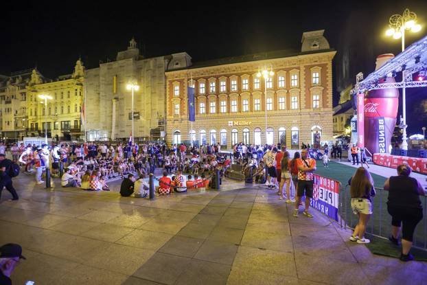 Zagreb: Zagreb: Navijači zauzeli mjesta unatoč tome što utakmice između Hrvatske i Portugala počinje u jedan sat