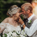 Stari bračni par proslavio 60. g. braka u vjenčanici i odijelu