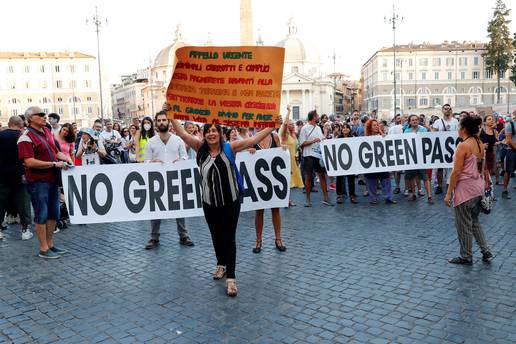 Izbili prosvjedi u Italiji: Za 23 milijuna zaposlenih od danas obavezna covid potvrda