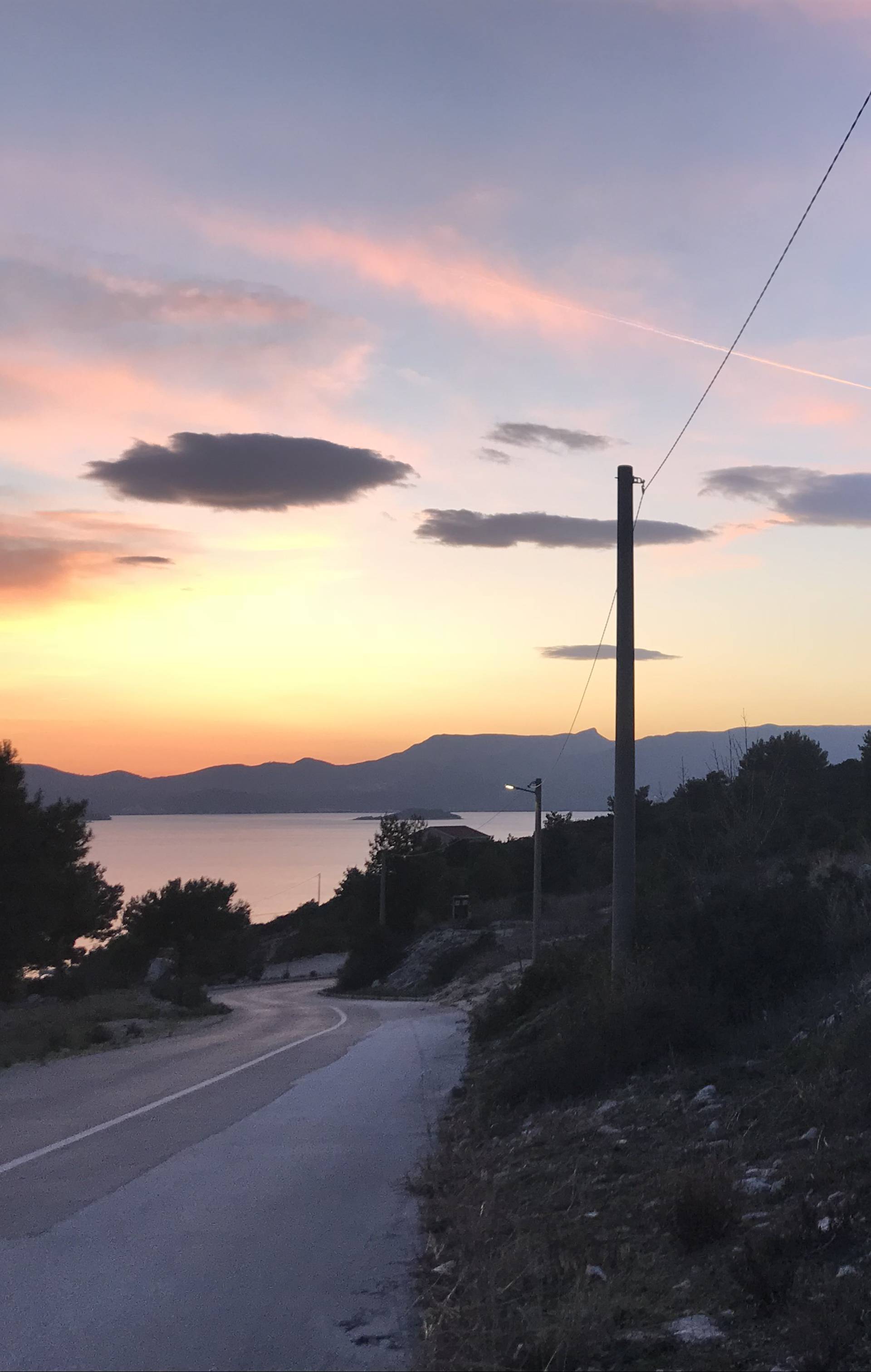 Kinezi se udomaćili u Komarni, s mještanima igraju i košarku