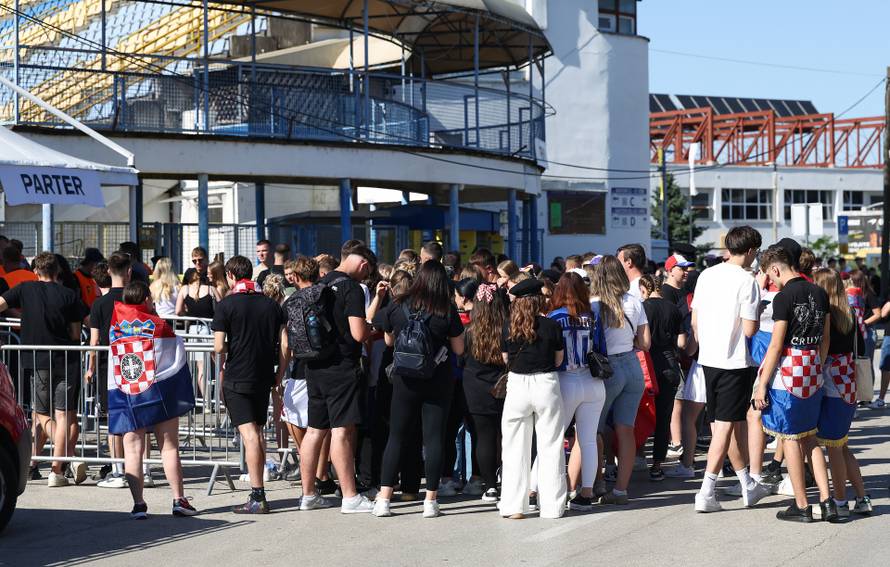 Fanovi se okupljaju u Zaprešiću uoči Thompsonova koncerta