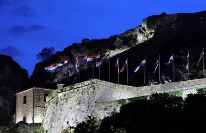 Tradicionalnom budnicom ulicama Knina počelo je obilježavanje Dana pobjede