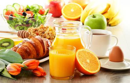 Sok za doručak dobar je izvor vitamina C i potiče tijelo na jelo