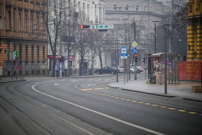 FOTO  Zagrebačke ulice bile su potpuno prazne na božićno jutro