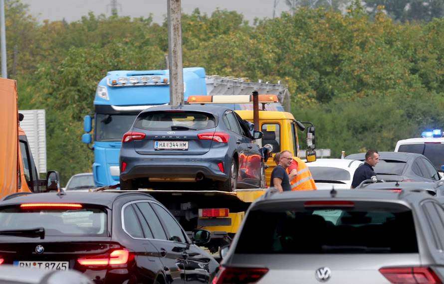 Zagreb: Na obilaznici se sudarilo više vozila, 10 osoba ozlijeđeno