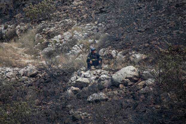 Vatrogasci se bore s po&zcaron;arom koji je buknuo u &Zcaron;upi dubrova&ccaron;koj