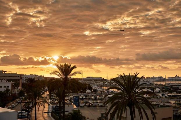 Sama pomisao na Ibizu priziva slike savršenog odmora, ali ovaj hotel je pravi jackpot!