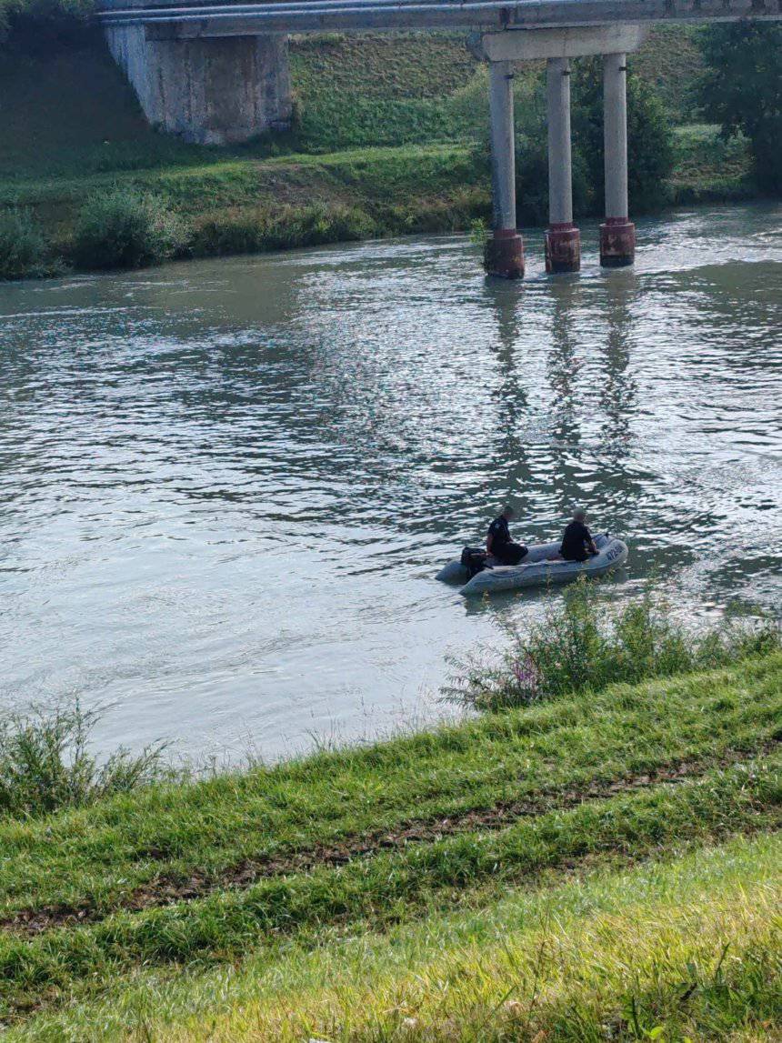 FOTO Auto sletio u kanal kod Varaždina: Policija intenzivno traga za vozilom i vozačem