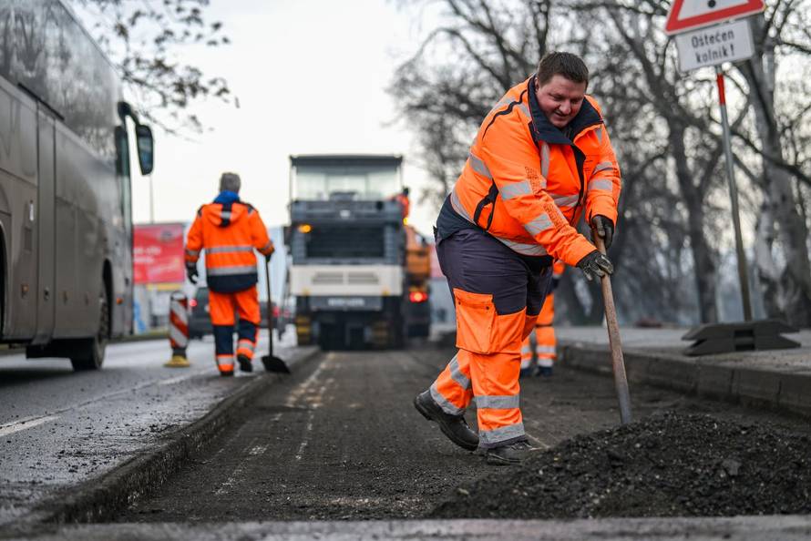 Zagreb: Započela hitna sanacija kolnika na Aveniji Većeslava Holjevca