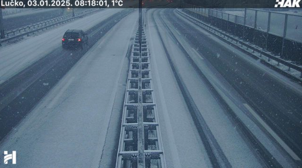 FOTO Ni slučajno na put bez zimske opreme: Pada gust snijeg, kolnici su mokri i skliski