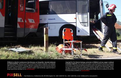 Vlak se zabio u autobus kod Drniša: Ozlijeđeno je 16 ljudi