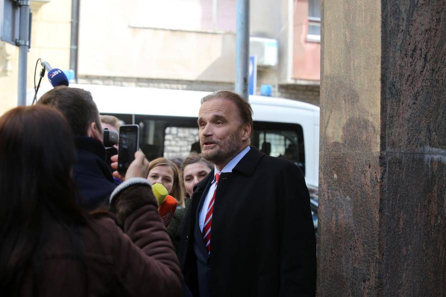 Rijeka: Odvjetnik Nobila dolazi u prostorije USKOK-a