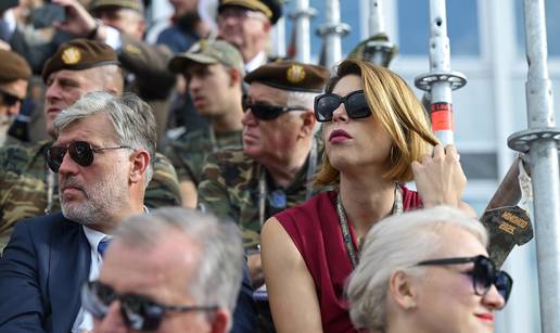 FOTO Vojni mimohod u Zagrebu pratili i poznati: Stigli su Blanka Vlašić, Dubravko Šimenc...