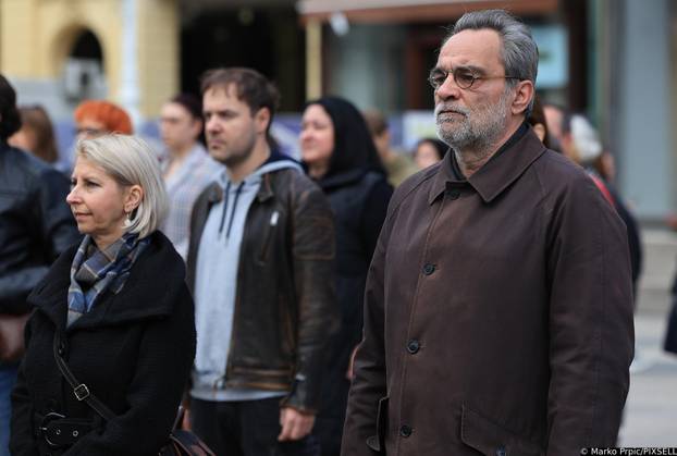 Zagreb : Na Trgu bana Josipa Jelačića, održao se kratak i snažan performans posvećen borbi protiv obiteljskog i rodno uvjetovanog nasilja