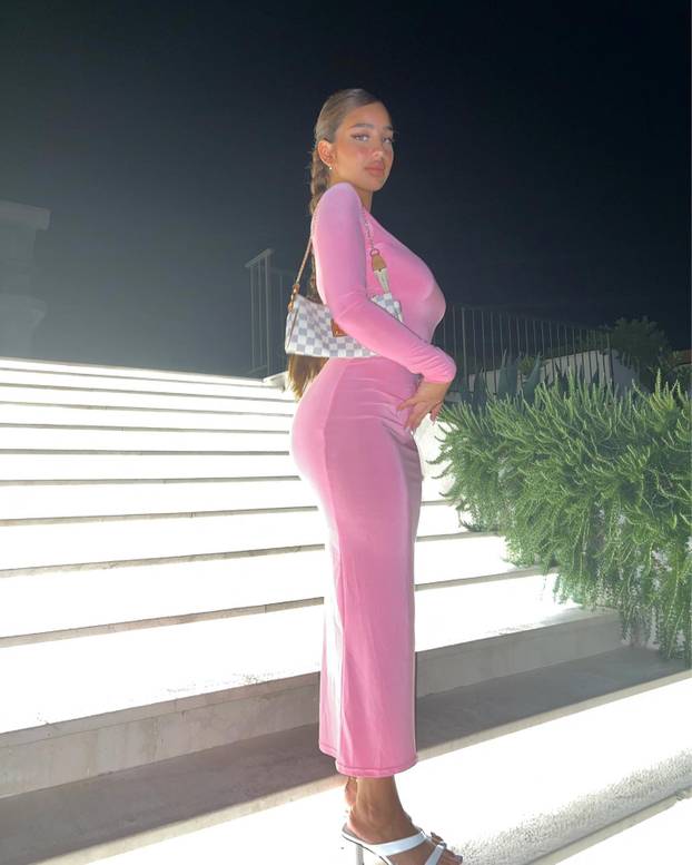 FOTO Zbog supruga je prešla na islam, a optužili su ju da zbog njene 'magije' on ne igra za BiH