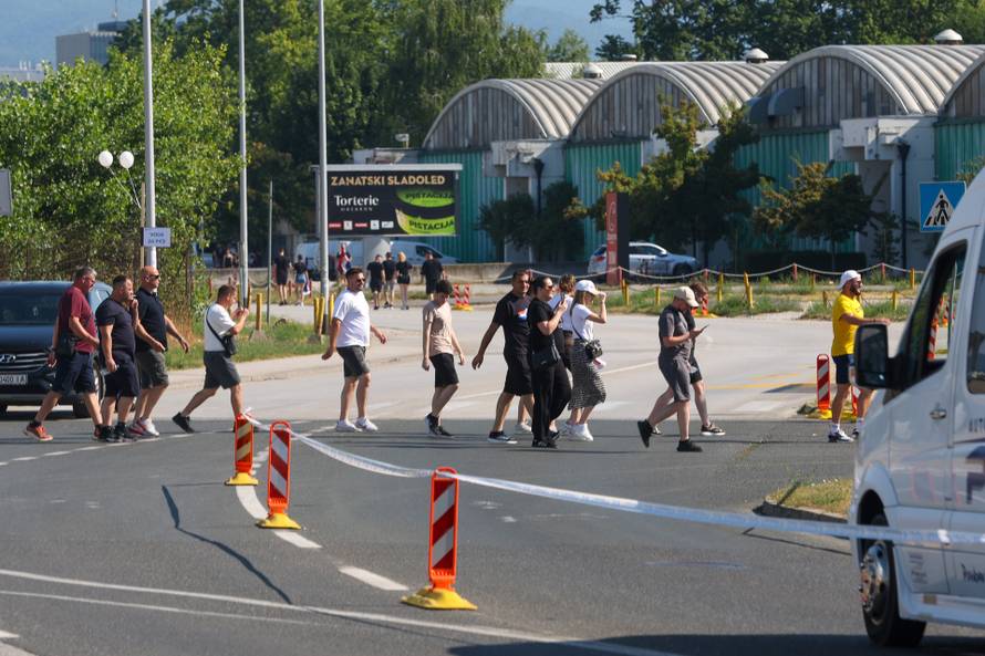 Zagreb: Obožavatelji idu prema fan zonama gdje će čekati ulazak u Hipodrom