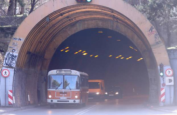 Split: Josip Matulić kupio je oldtimer autobus