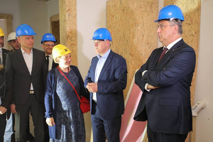 Premijer Plenković obišao gradilište u procesu obnove nakon potresa u Đorđićevoj ulici