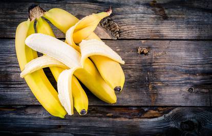 Kako zamrznuti banane ovisi o načinu na koji ih želite koristiti