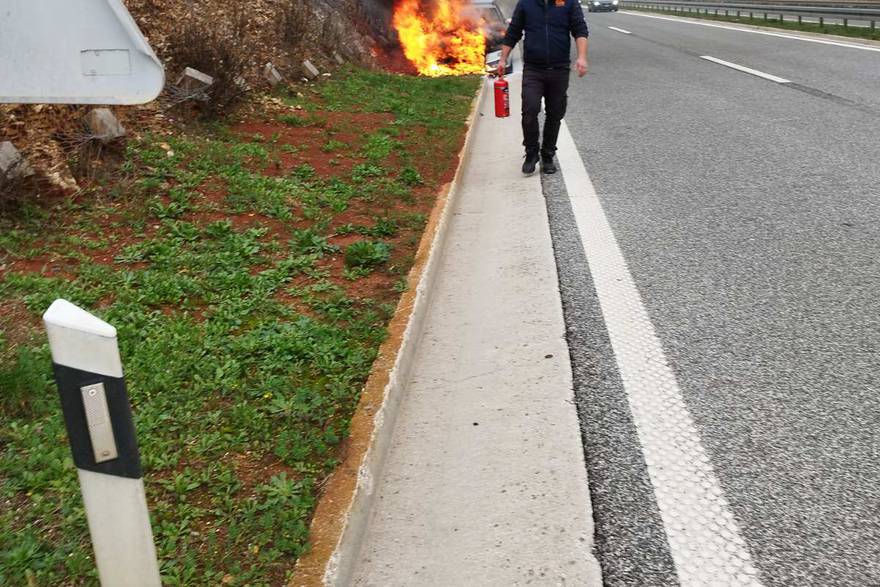 Požar na ulasku u Pulu na autocesti