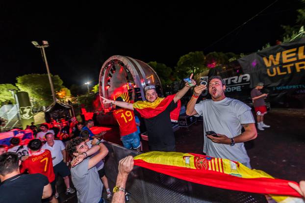Split: Druga večer Ultra Europe Festivala, slavlje Spanjolskih navijaca nakon pobjede na Euru.