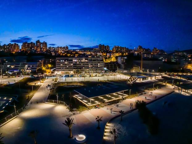 Noćne fotografije novouređenog Žnjanskog platoa