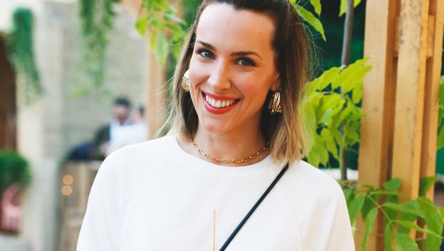 Sportivo monokromatska formula s naglaskom na bijelu