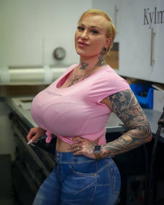 FOTO Sonja (36) ima najveće grudi u Finskoj: 'Na novom poslu radim s velikim cijevima'