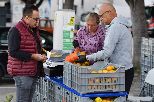 Šibenik: Mandarine iz doline Neretve prodaju se na ulicama grada