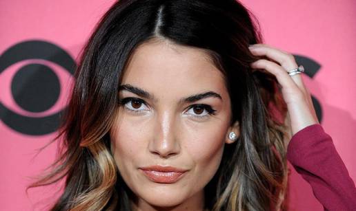 Lily Aldridge otkrila je kako njeguje svoje lice svake večeri