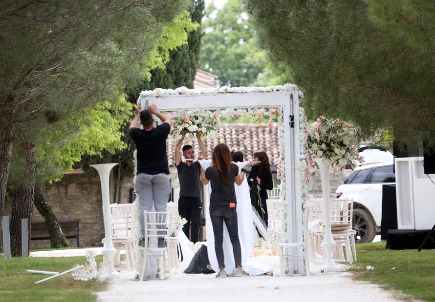 Udala se Maja: Majka ju pratila do Nenada, haljinu radio Mačak