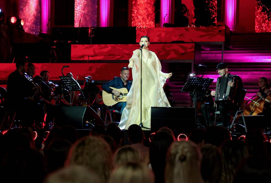 Split: Koncert Nina Badrić  i Ante Gelo na Melodijama Jadrana