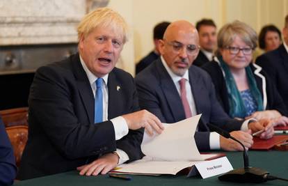 Boris Johnson na odlasku na poklon dobio Churchillova djela